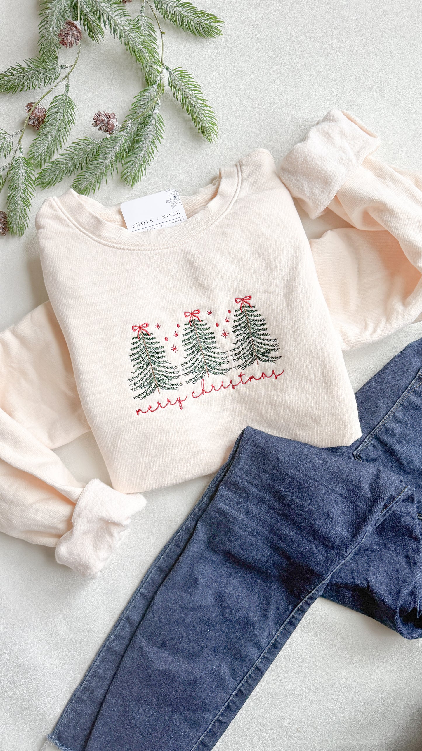 MERRY CHRISTMAS EMBROIDERED SWEATSHIRT