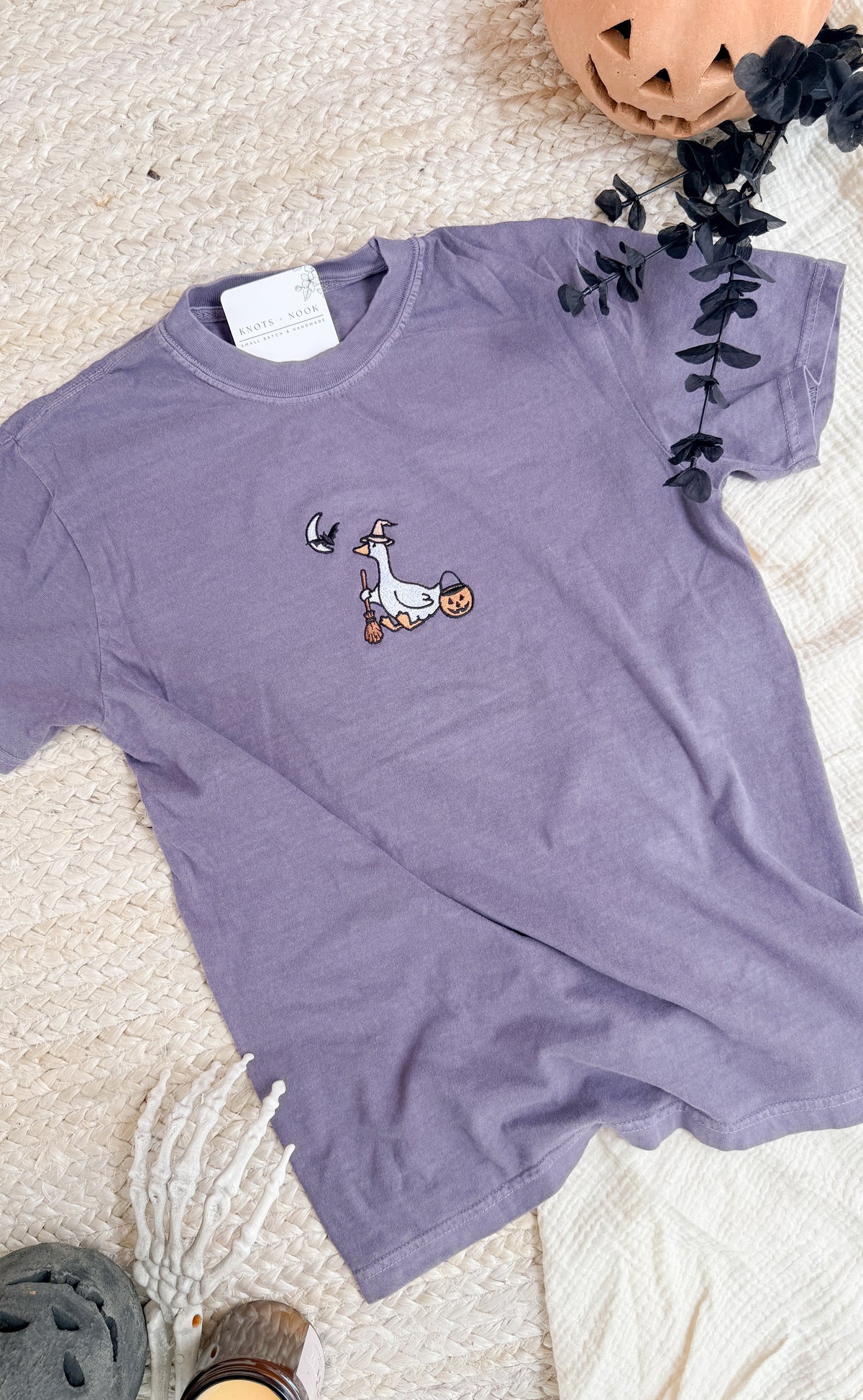 SPOOKY GOOSE EMBROIDERED T SHIRT