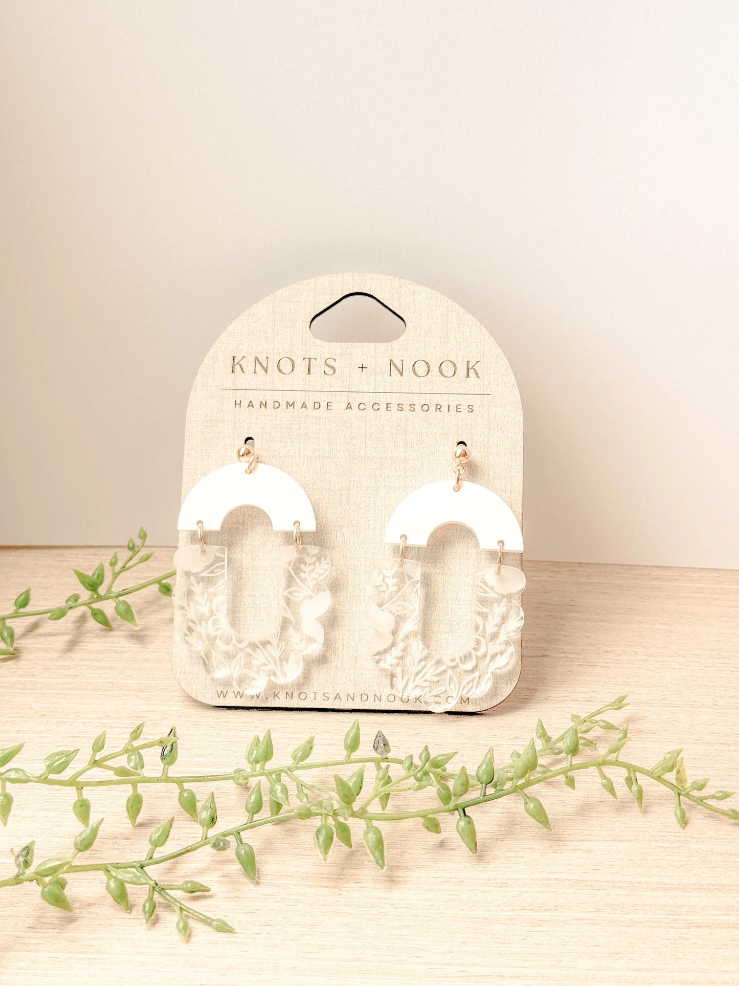 SCALLOPED U EARRINGS knotsandnook