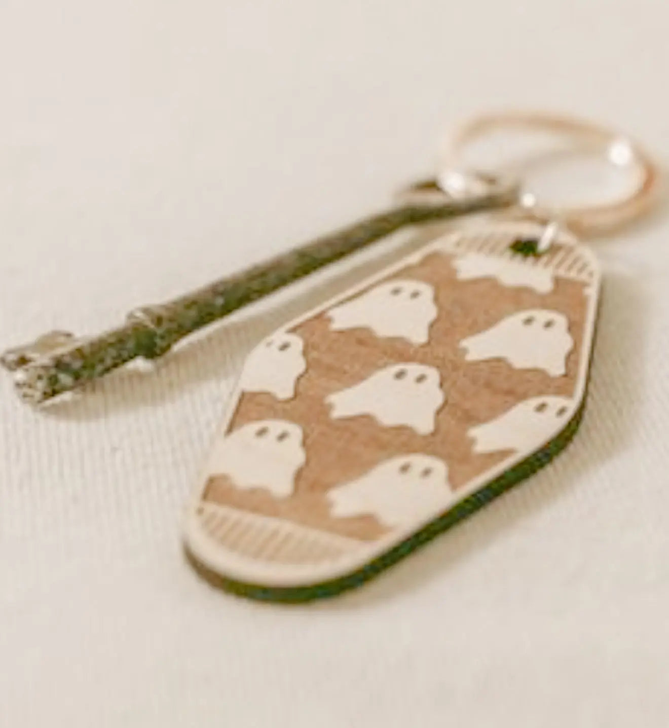 GHOSTIE MOTEL KEYCHAIN knotsandnook