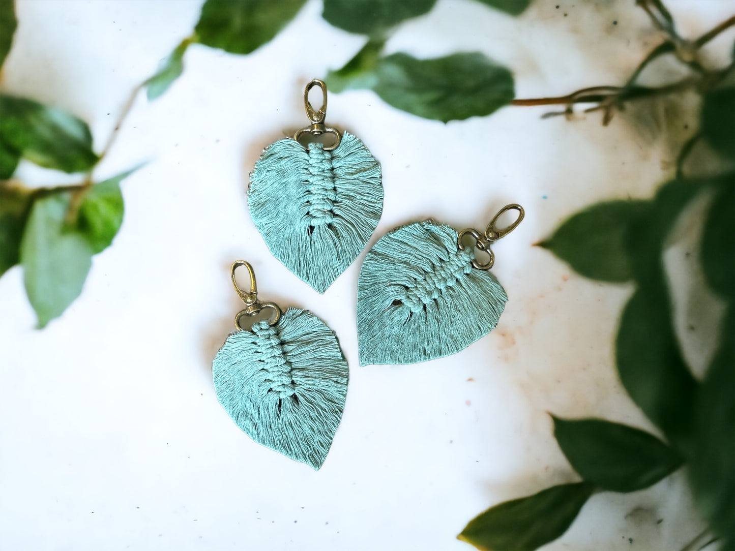 MACRAME FEATHER KEYCHAIN