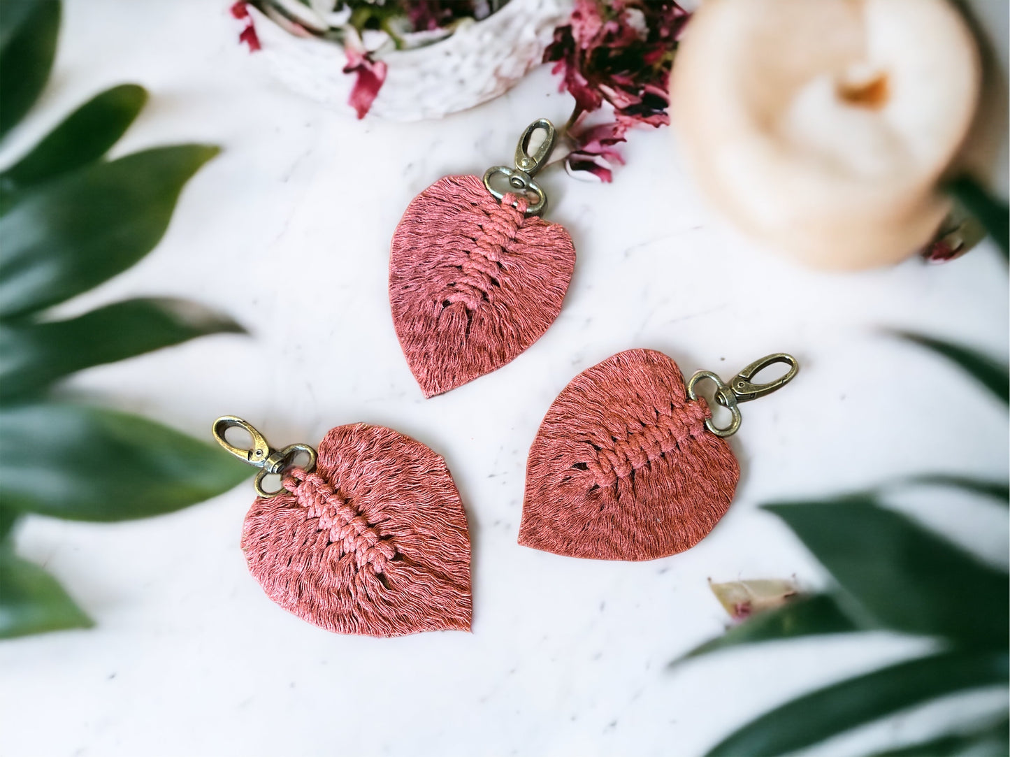 MACRAME FEATHER KEYCHAIN