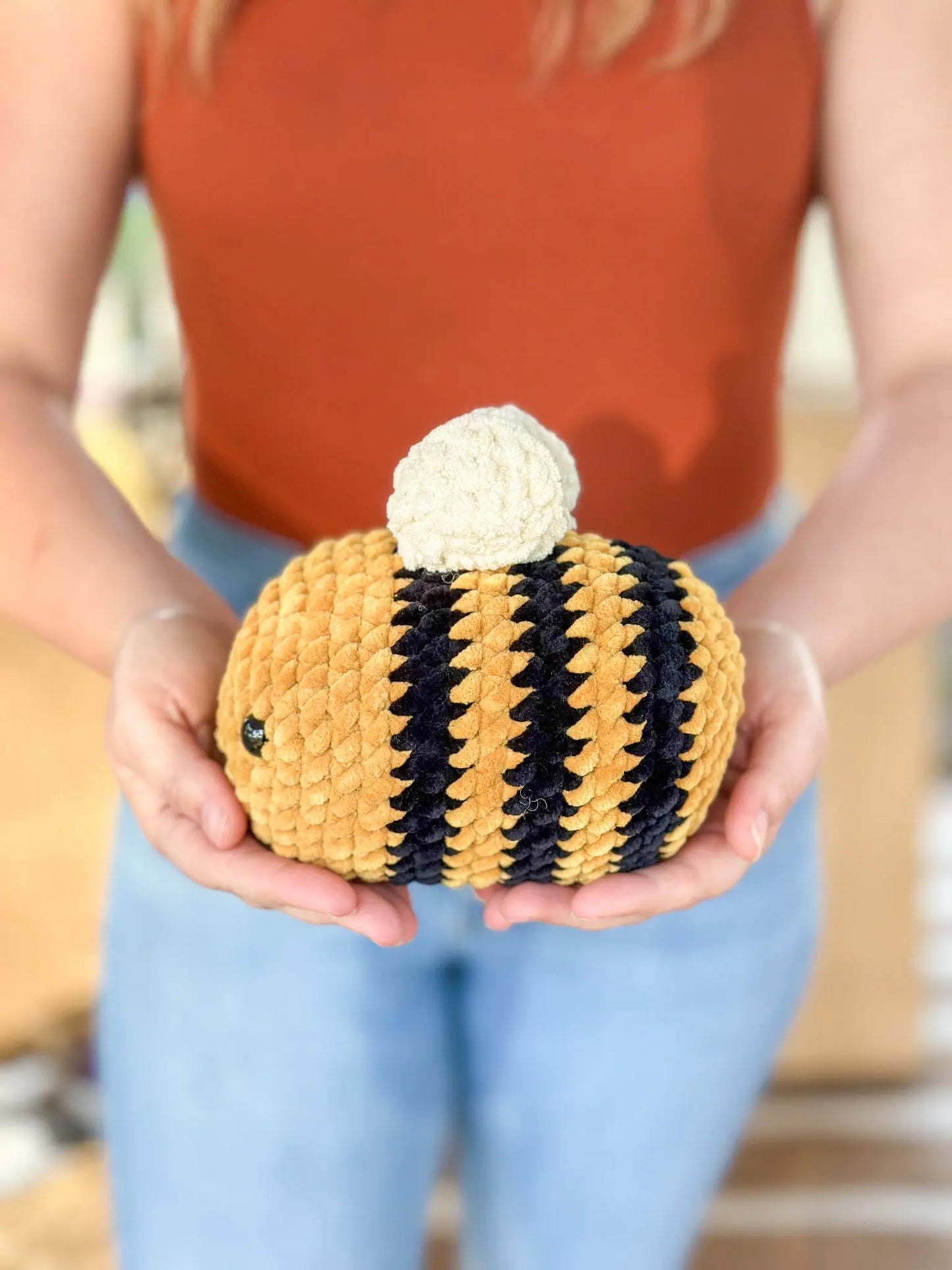 BUMBLE BEE PLUSHIE knotsandnook