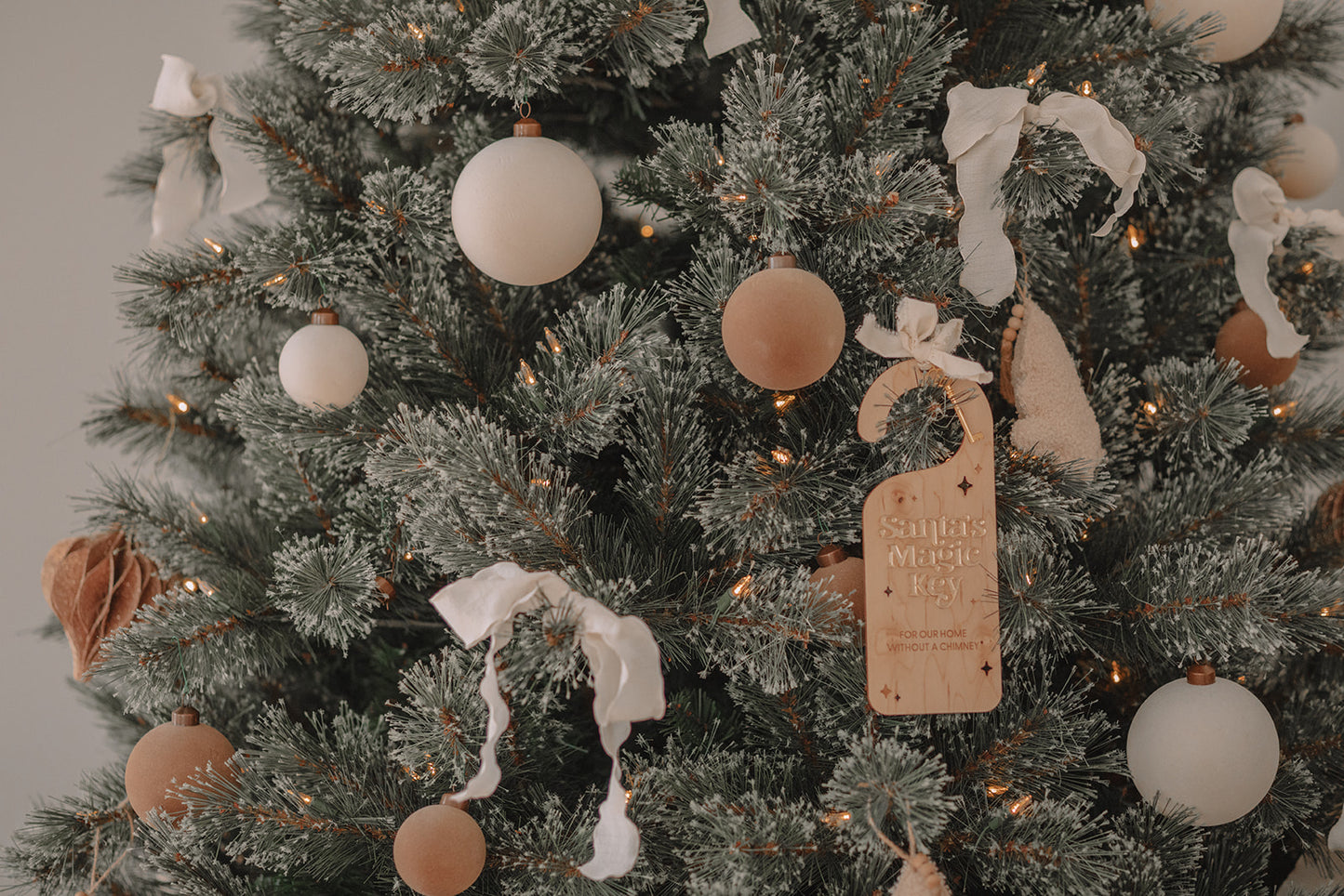 SANTA'S MAGIC KEY DOOR HANGER