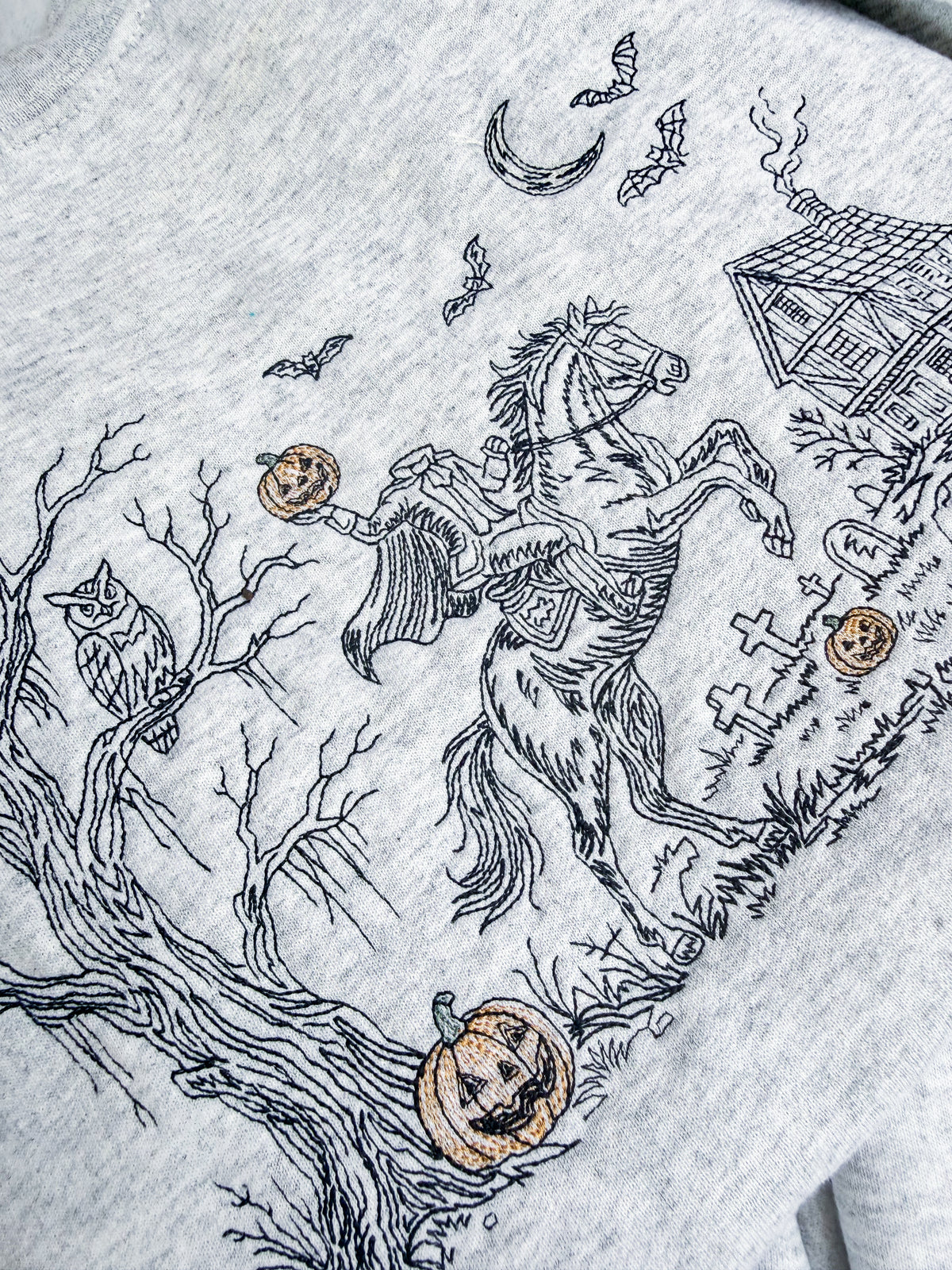 SLEEPY HOLLOW EMBROIDERED SWEATSHIRT