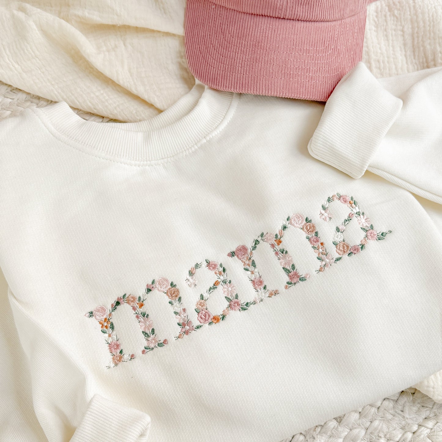 MAMA EMBROIDERED SWEATSHIRT