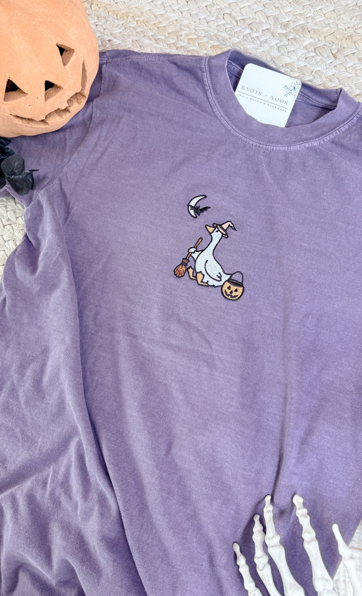 SPOOKY GOOSE EMBROIDERED T SHIRT