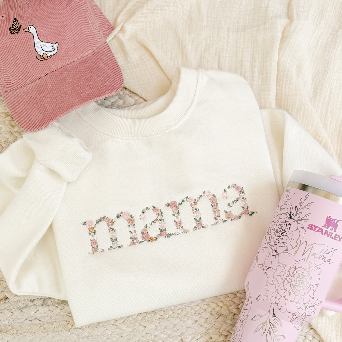 MAMA EMBROIDERED SWEATSHIRT