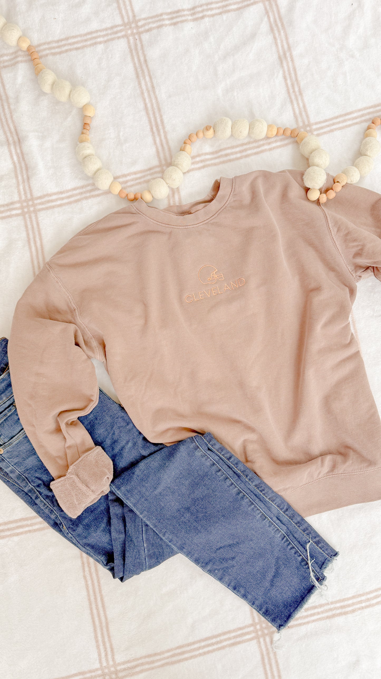 CLEVELAND FOOTBALL EMBROIDERED SWEATSHIRT