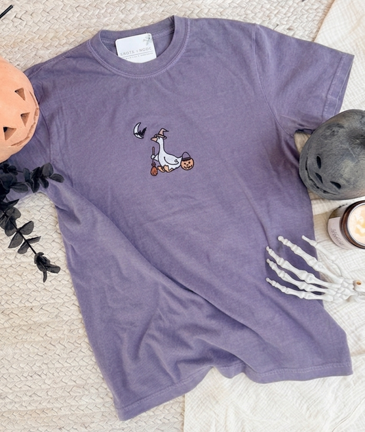 SPOOKY GOOSE EMBROIDERED T SHIRT