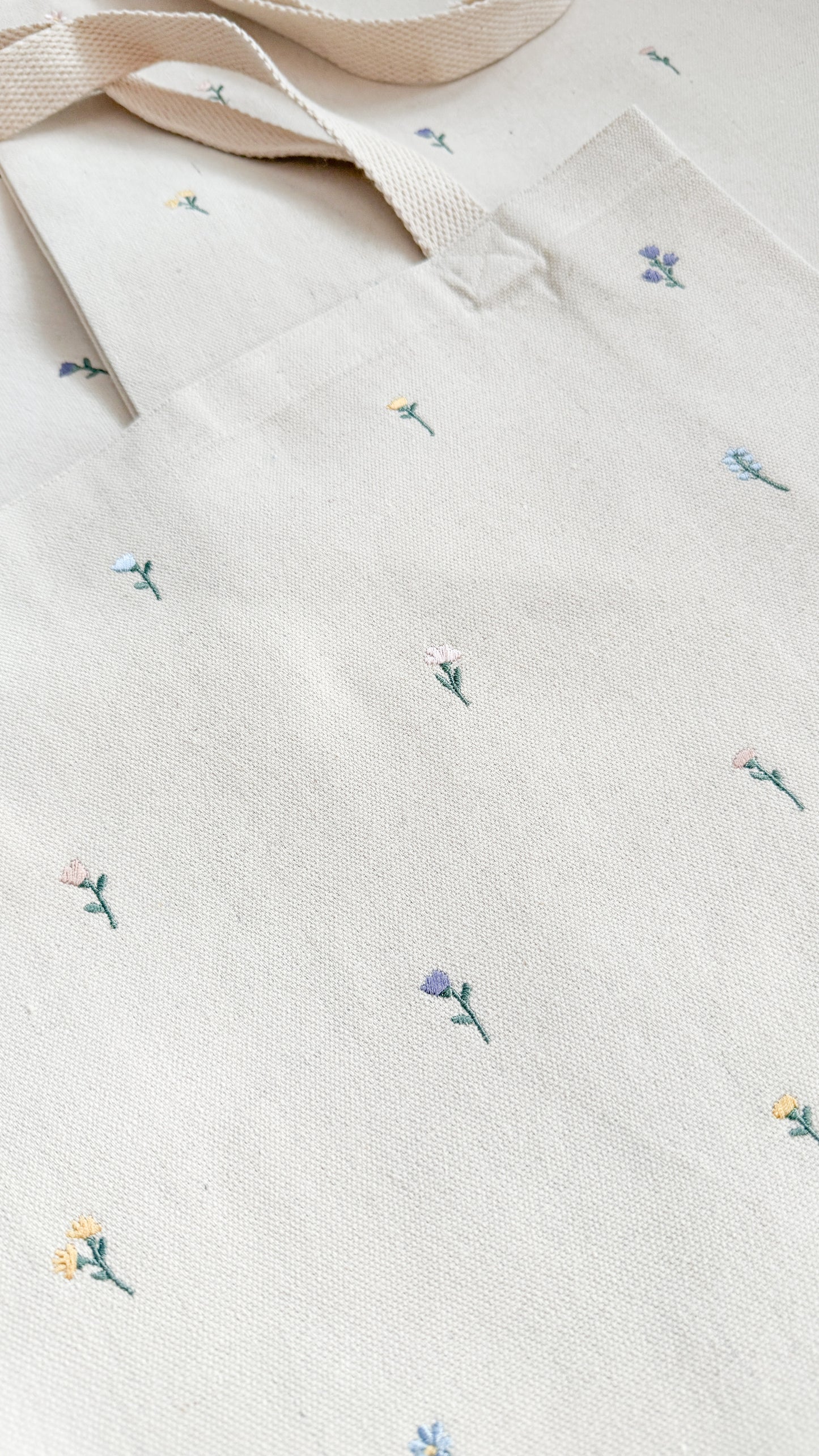 FLORAL EMBROIDERED CANVAS TOTE