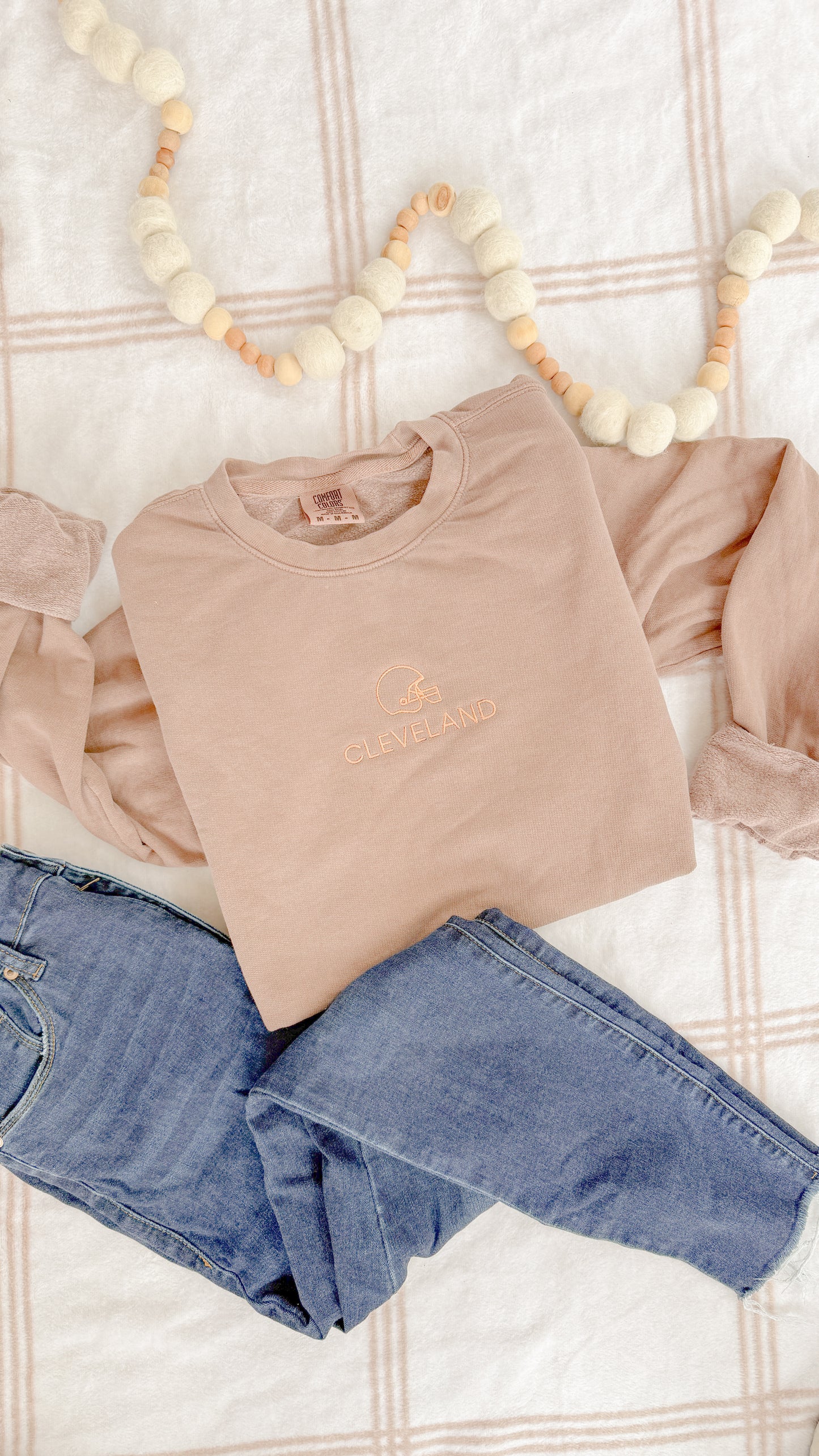 CLEVELAND FOOTBALL EMBROIDERED SWEATSHIRT