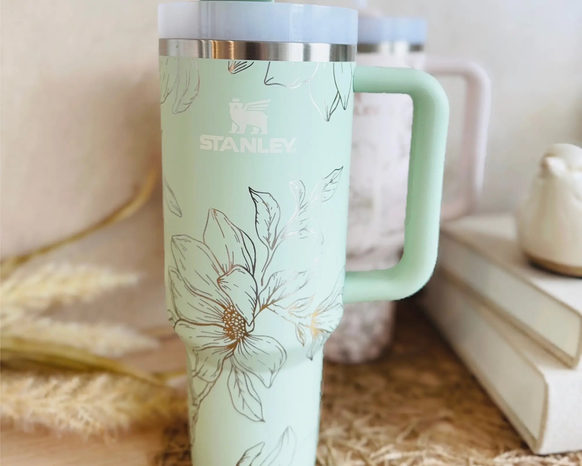MAGNOLIA ENGRAVED 400Z STANLEY – KNOTS + NOOK MAGNOLIA ENGRAVED 400Z STANLEY – KNOTS + NOOK